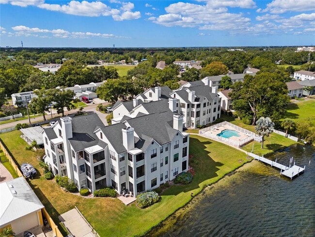 Building Photo - 3127 W Sligh Ave Unit 304B