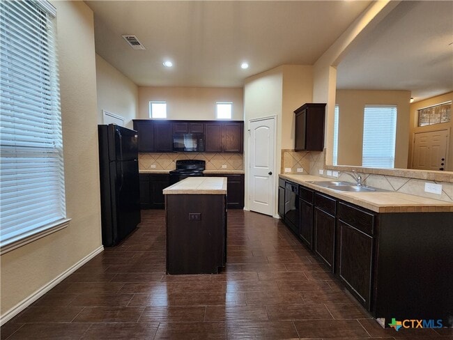 Photo - 501 Creekside Cir