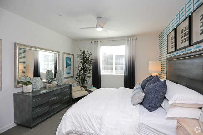 1 BR, 1 BA - 780 SF