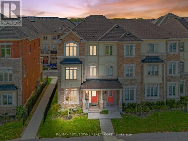 Photo - 533 Dundas St E