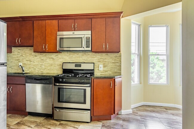 Photo - 800 S St Bernard St Unit 3