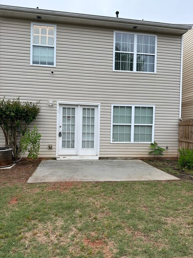 Photo - 105 Crestfield Cir