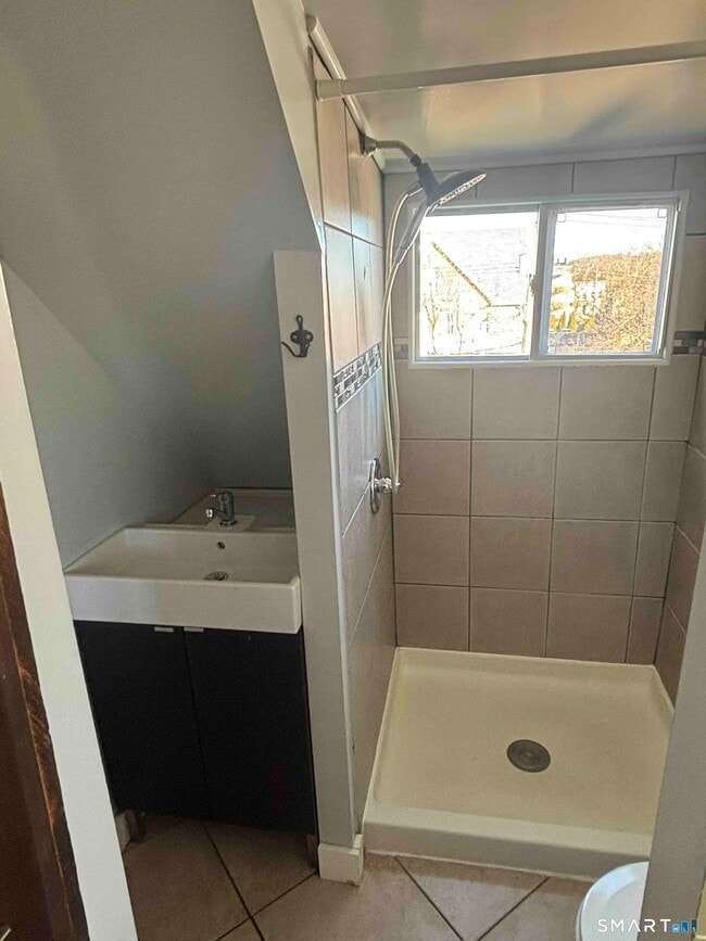 Photo - 99 Olive St Unidad #3