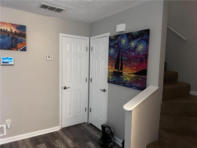 Photo - 7066 Oakhill Cir