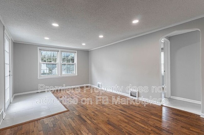 Photo - 7826 Summit St