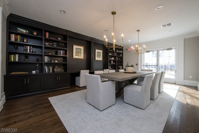 Photo - 2435 Lamington Rd Unidad 18