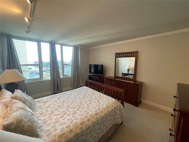 Photo - 3505 S Ocean Dr Unidad 420