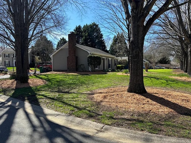 Building Photo - 2428 Birnen Dr