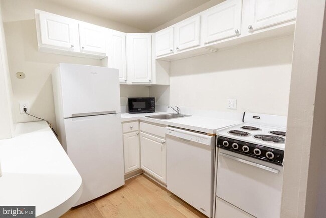 Building Photo - 2311 Spruce St Unit 204