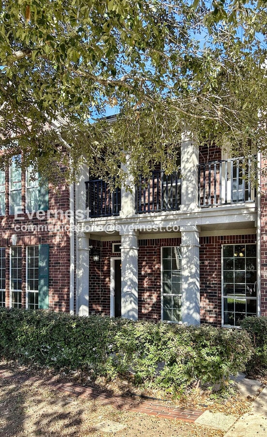 5 Bed/3.5 Bath Home with Fenced Yard & Garage / Pet-Friendly / Vouchers ...