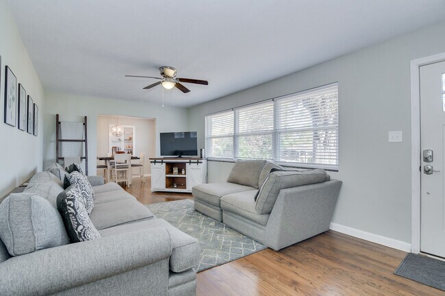 Photo - 2426 Brentwood Pl