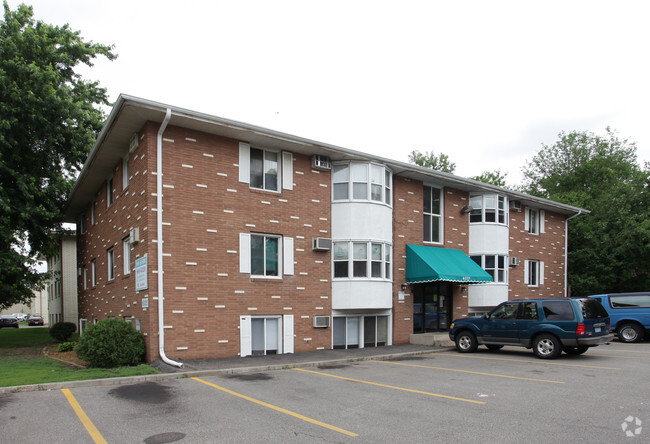 Building Photo - South Pleasant Apartments