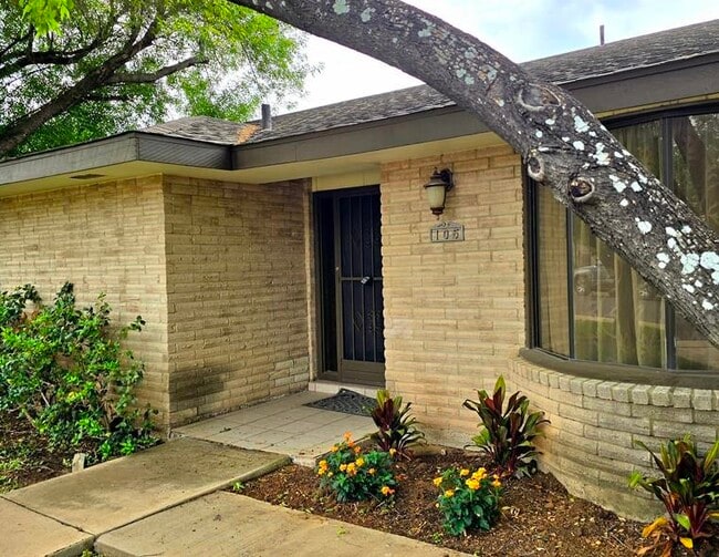 Photo - 105 Indiana St