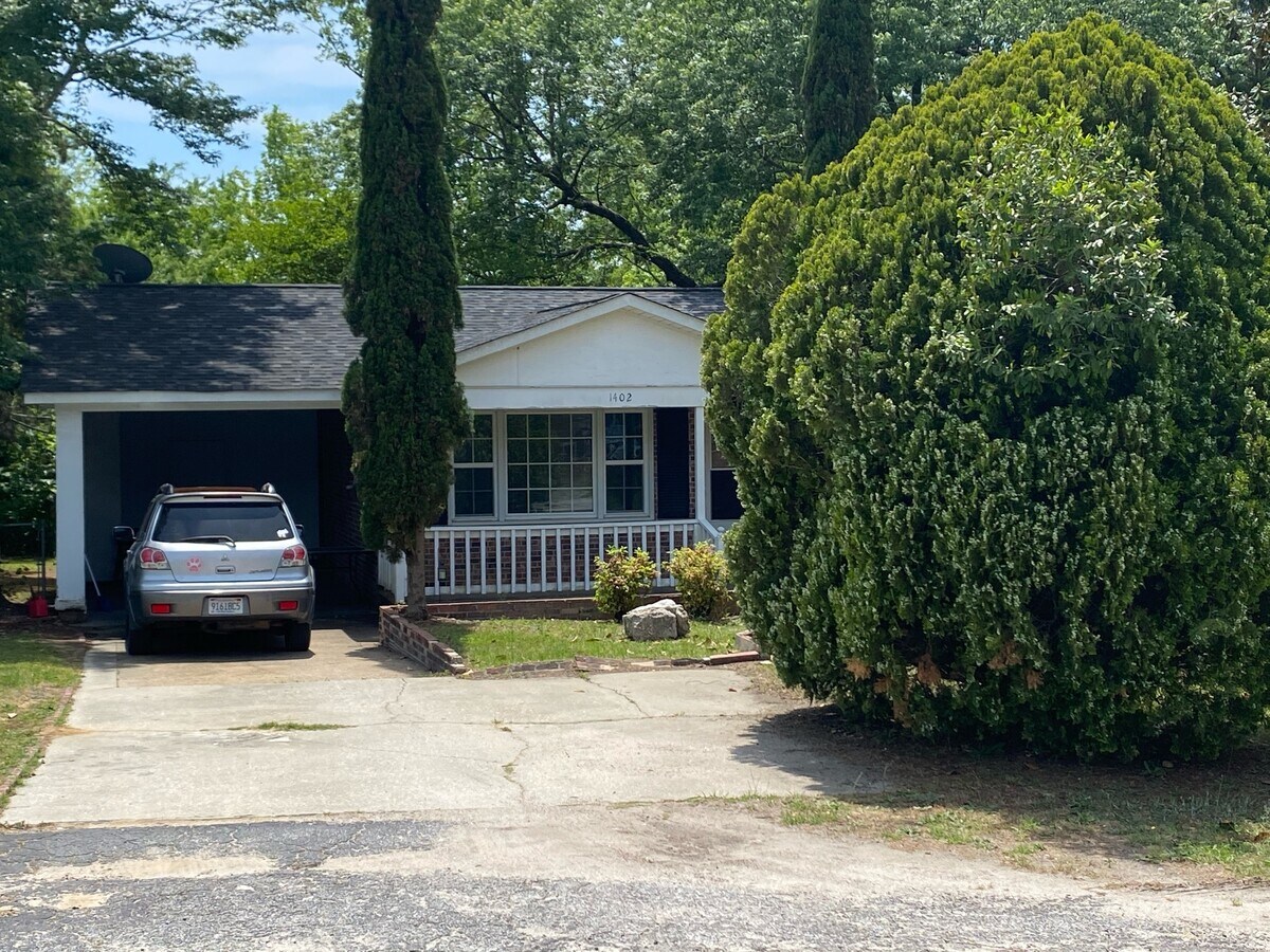 Photo - 1402 Fairfax Dr