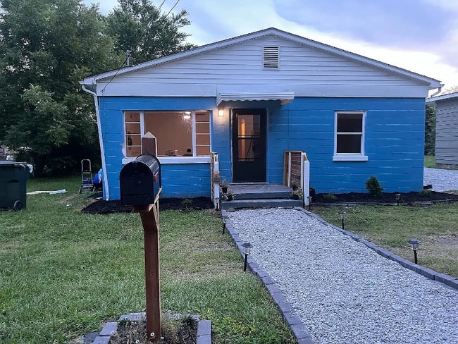 Building Photo - 408 Academy St E