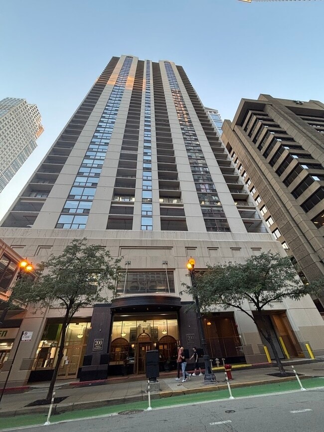 Building Photo - 200 N Dearborn St Unit 3203