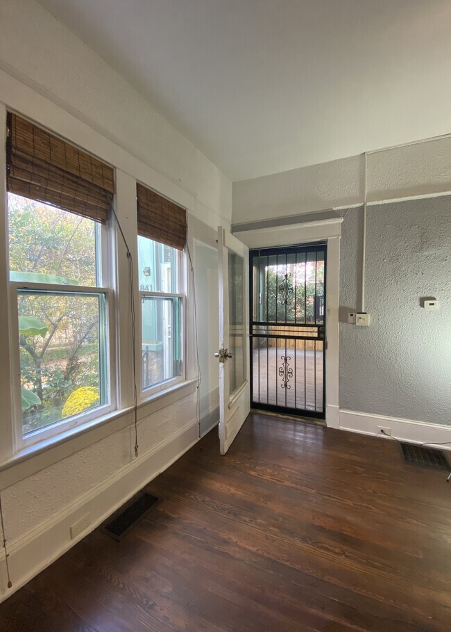 Photo - 841 Vedado Way NE