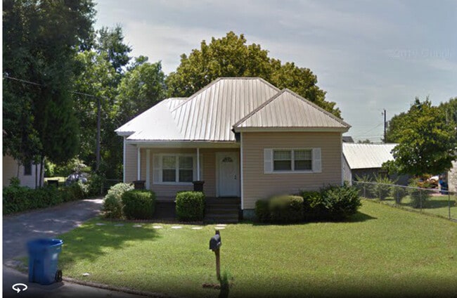 Building Photo - One bed/ one bath house
