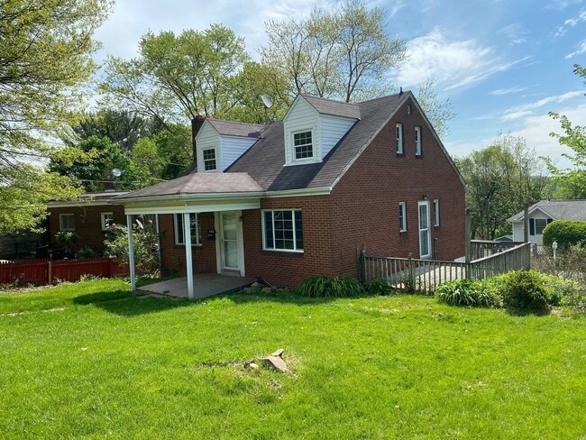 Building Photo - Beautiful 4BD 1BA House in Penn Hills