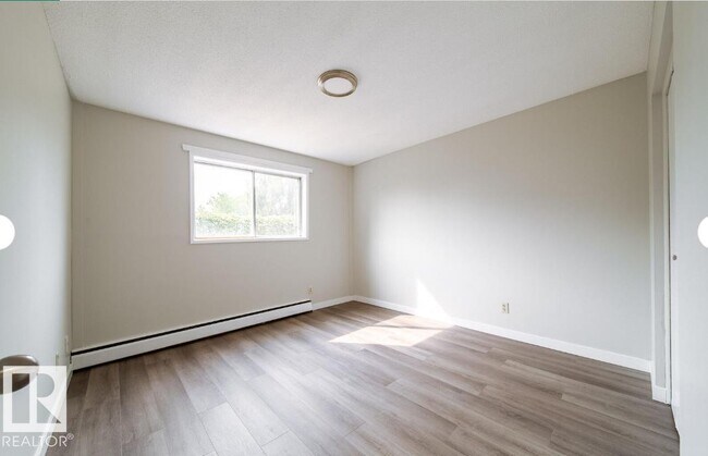 Photo - 3415-3106 106 Ave NW