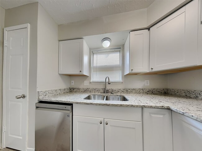Photo - 12219 Lennox Gardens Dr