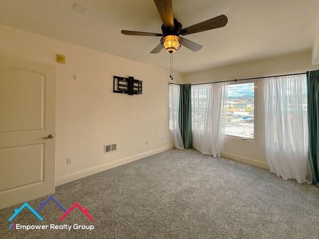 Photo - Spacious 3 Bedroom 2 Baths Corner Condo