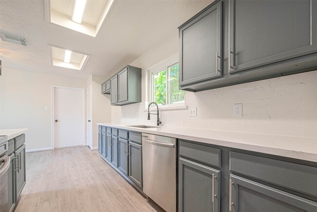 Photo - 416 Heatherwood Ct