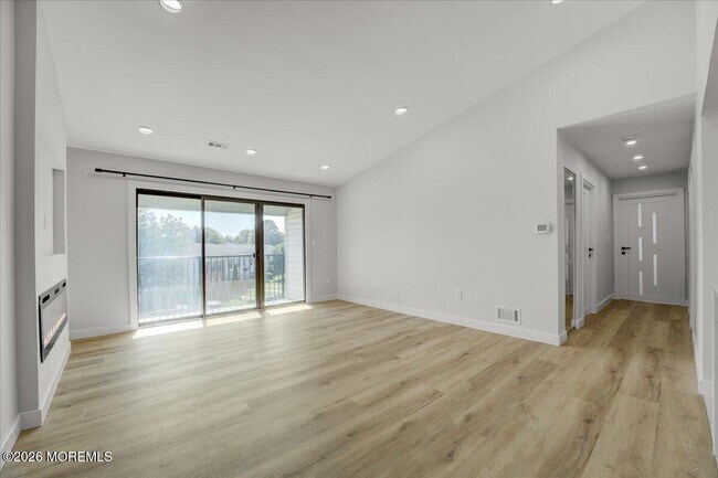 341 Danbury Ln