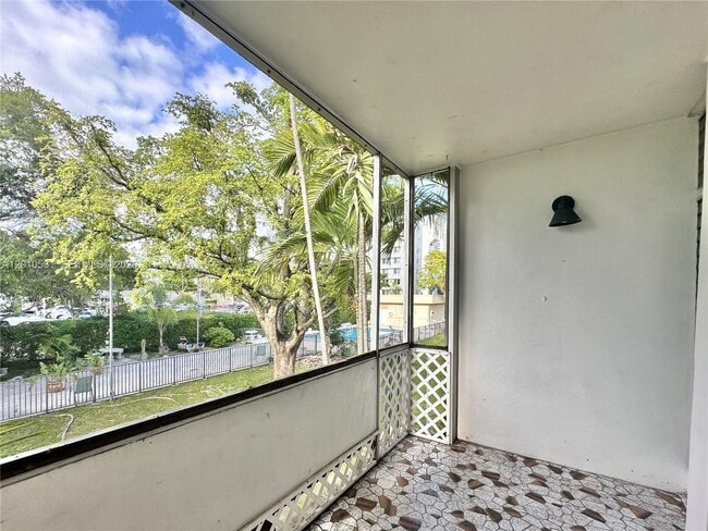Building Photo - 9175 SW 77th Ave Unit 206