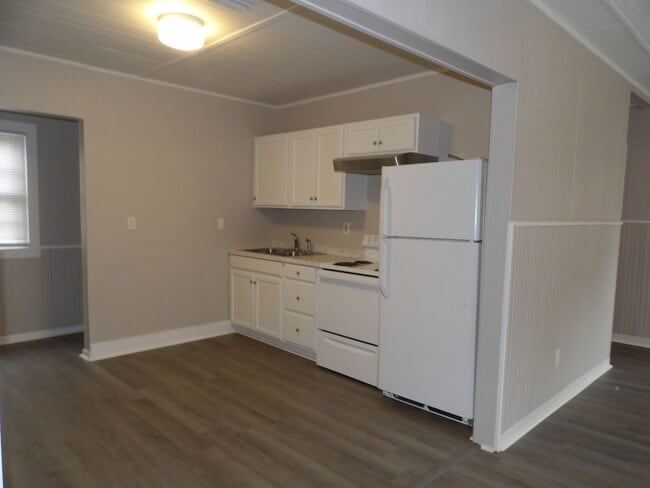 Photo - 204 E Adams St