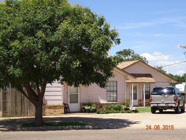 Building Photo - Two Bedroom Located in Frenship ISD!