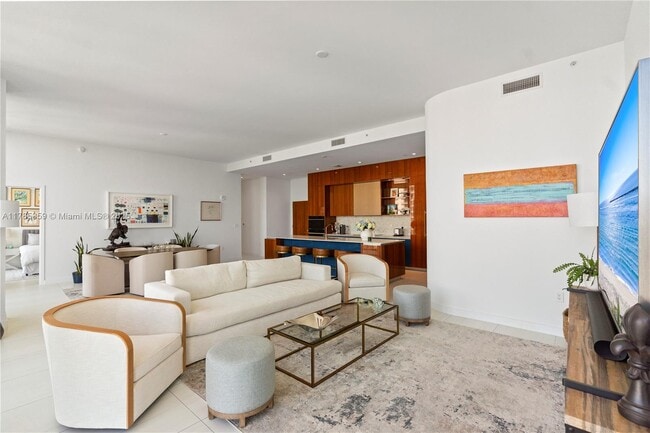 Building Photo - 2678 Tigertail Ave Unit PH4