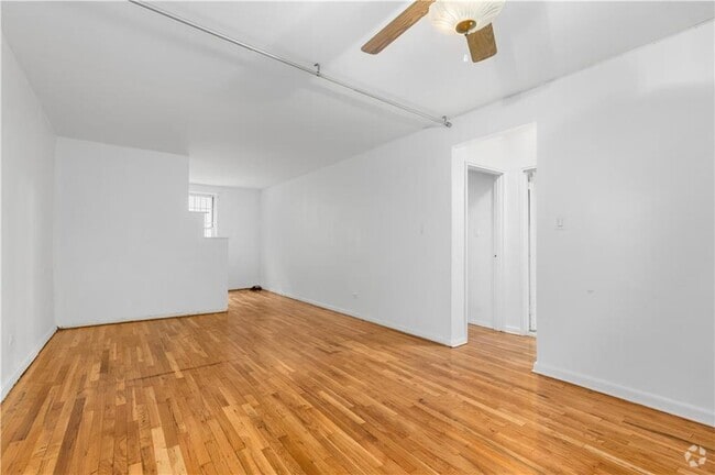 Building Photo - 310 Beverley Rd Unit 2A Rental