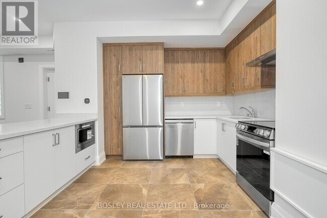 Photo - 2579 Yonge St