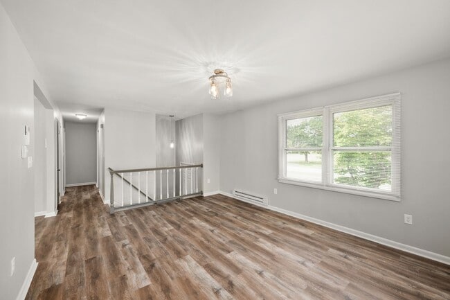 Photo - For rent in Eastman Heights, Milford: Room...