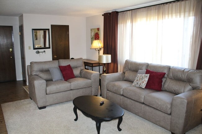 Building Photo - Furnished Month to Month Corporate Short T... Unit 8 Rental