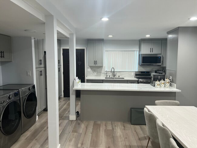 Photo - 429 E Providencia Ave Unit F