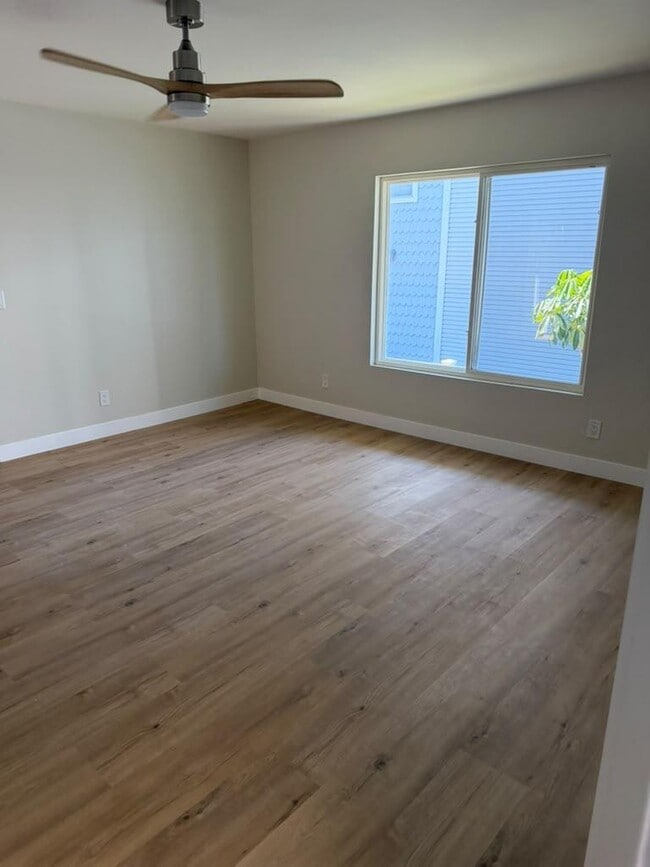 225 Dahlia Ave