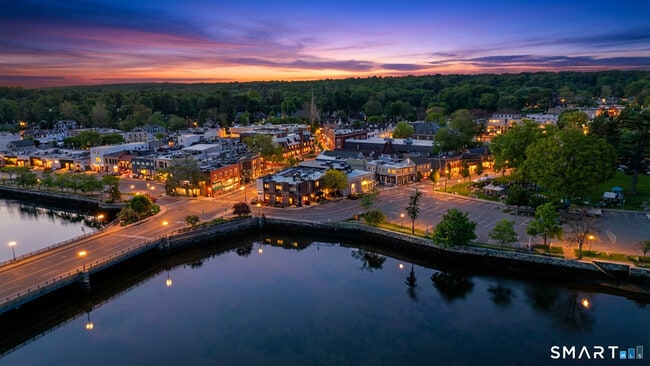 Building Photo - 14 Post Rd E Unit C