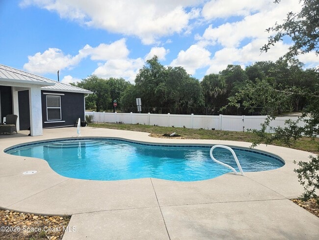 Photo - 4855 Balfern St