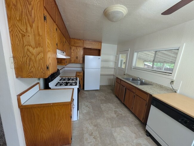 Photo - 2 bedroom one bath House in Shasta Lake