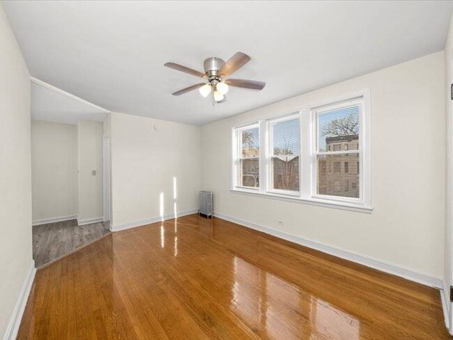 Photo - 4950 S Prairie Ave