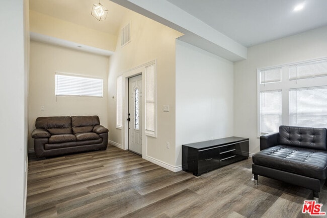 Photo - 1475 W 22nd St