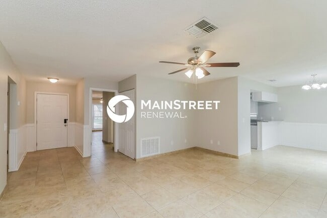 Photo - 3 Bedroom Pet-Friendly Home in Tampa, FL with Main Street Renewal