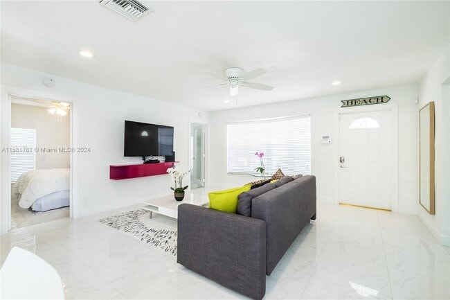 Photo - 210 SE 4th St