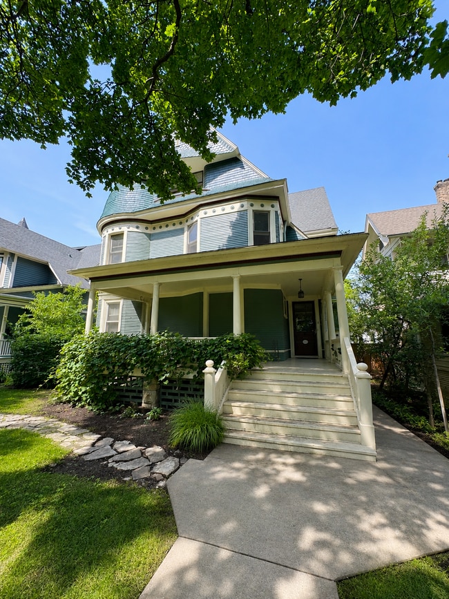 Building Photo - 1232 Hinman Ave
