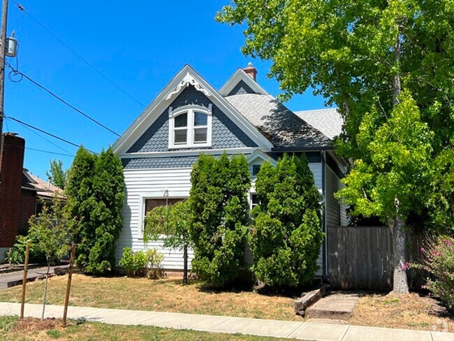 Building Photo - 4Bd/2Ba Two Story House-Available soon