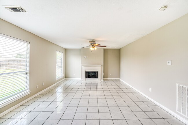 Photo - 518 Foxglove Dr