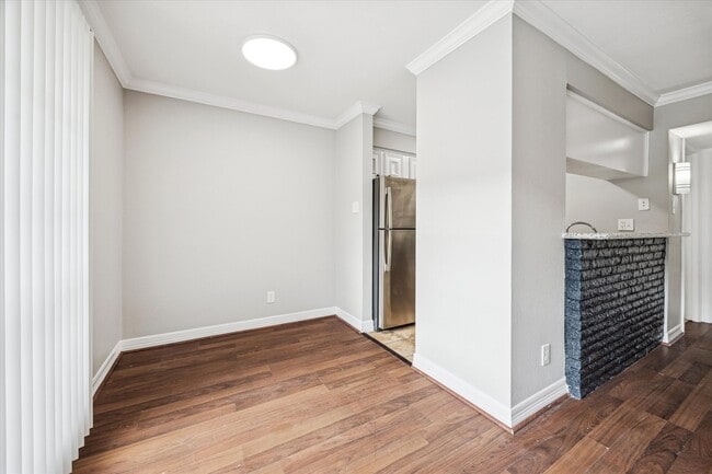 Photo - 201 Emerson St Unit 04