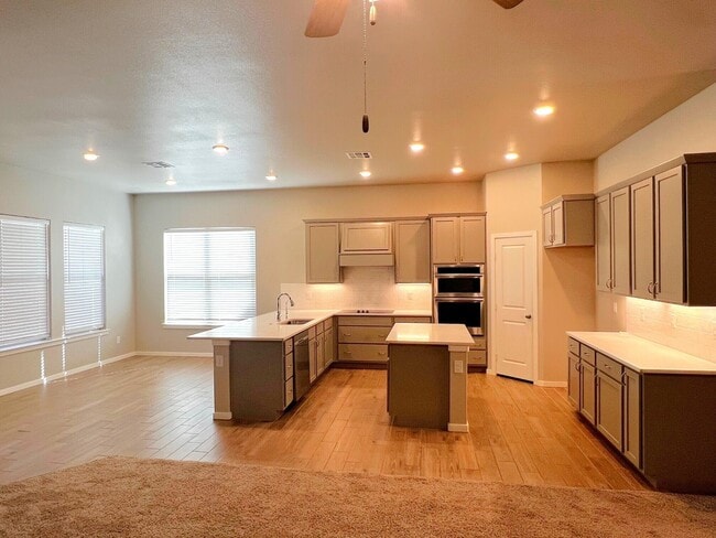 Photo - 9807 Viola Ave